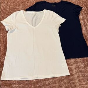Set of V-Neck Lilly shirts